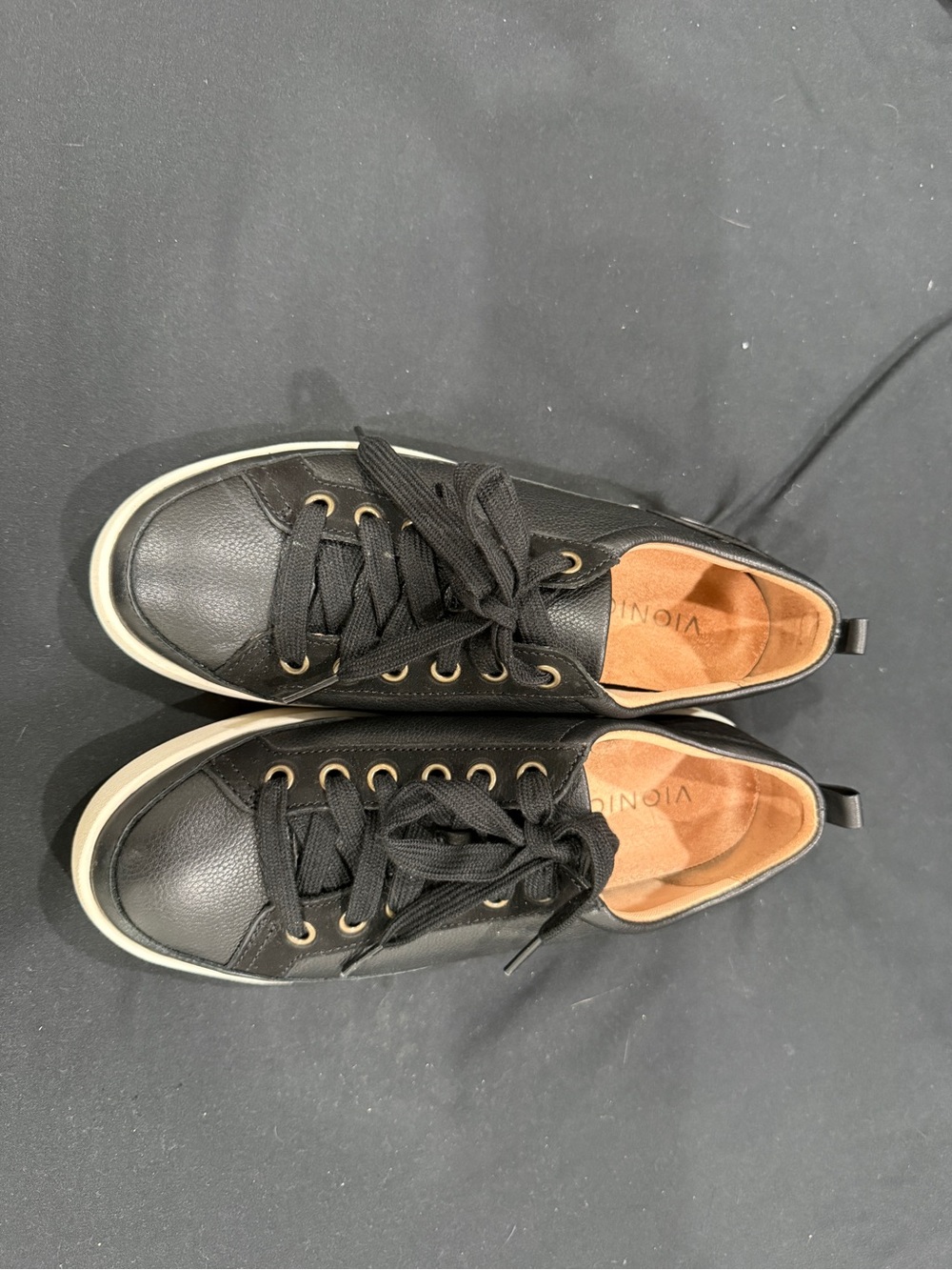 Vionic Women's Black Leather Sneakers with Ivory Midsole